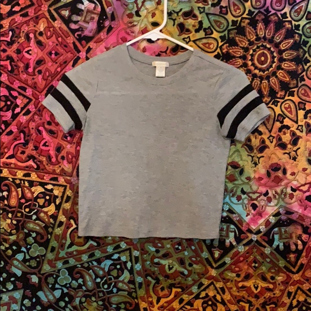 Grey tee crop